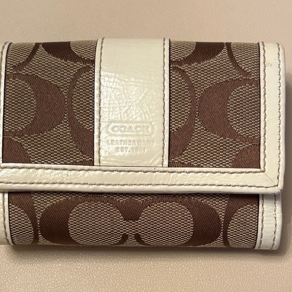 Coach Signature Leather Bifold Wallet. - Picture 1 of 6